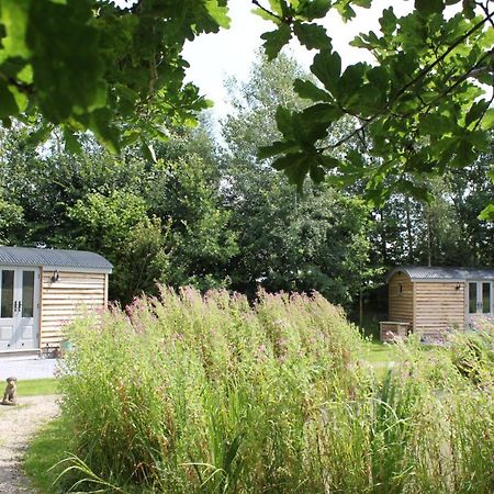 Luxury Shepherds Hut - The Moorhen By The Lake 요크 외부 사진